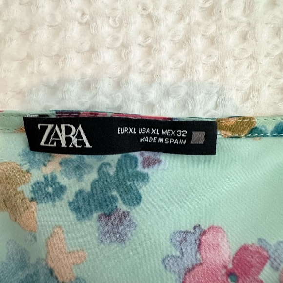 ZARA SIDE RUCHING PRINTED DRESS - Picture 3 of 3